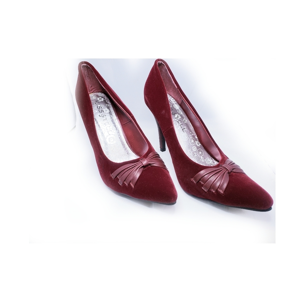 Kiss and Tell Burgundy suede like heels size 9